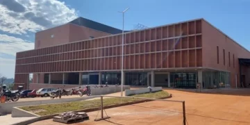 Un menor recibió un disparo mientras estaba sentado en la vereda de su casa y se dio cuenta de la herida recién al otro día