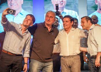 Ante un auditorio desbordado, el Frente Renovador presentó a sus candidatos para las elecciones del 7 de mayo