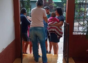 “Tuve mucho miedo de no poder salvarla porque la corriente empujaba mucho”