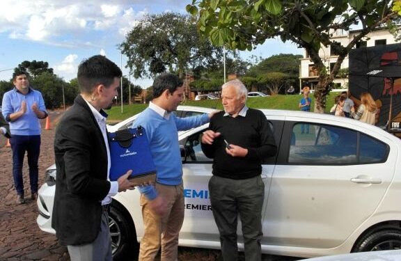 Oberá: Remiseros recibieron sus vehículos del programa Ahora Taxi