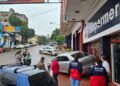Metió marcha atrás y casi termina dentro de un Supermercado en Oberá