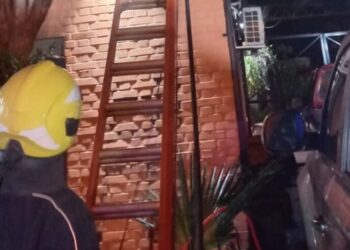 Bomberos de la Policía sofocaron un principio de incendio en vivienda en Oberá