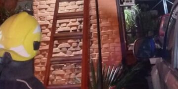 Bomberos de la Policía sofocaron un principio de incendio en vivienda en Oberá