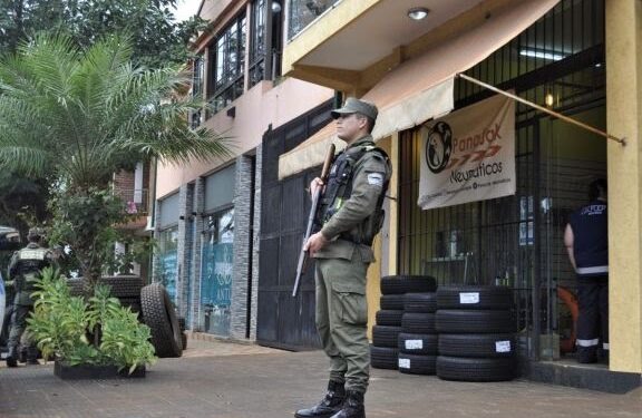 Por presunto contrabando de neumáticos allanaron una gomería de Oberá