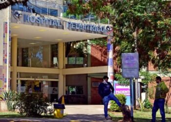 Sigue en estado crítico la niña que cayó desde el techo de un tinglado en Oberá