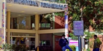 Sigue en estado crítico la niña que cayó desde el techo de un tinglado en Oberá