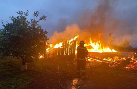 Investigan causas del incendio de una carpintería en Oberá