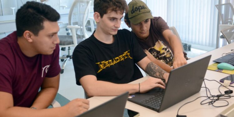 Verano Tech: Silicon abrió una nueva edición de Introducción a la Programación