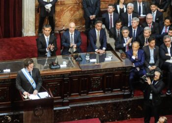 Otro foco de conflicto con los gobernadores: Milei eliminó las partidas a 13 cajas de jubilaciones no transferidas