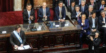 Otro foco de conflicto con los gobernadores: Milei eliminó las partidas a 13 cajas de jubilaciones no transferidas