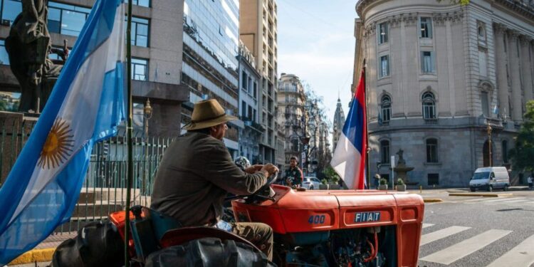 FRENTE AL PODER DESTRUCTIVO DEL OLIGOPSONIO