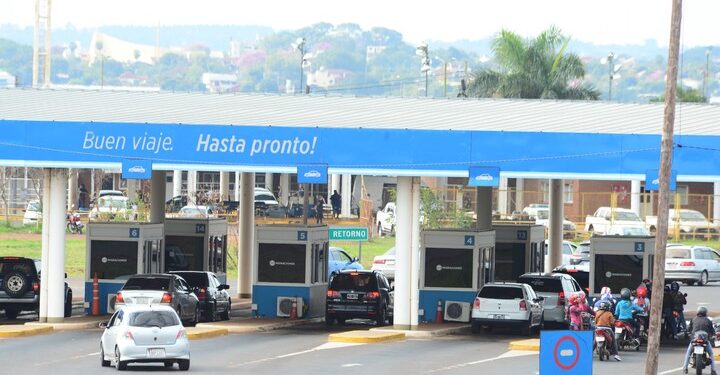 Coimas en Aduanas: allanan vivienda vinculada a una importante funcionaria provincial