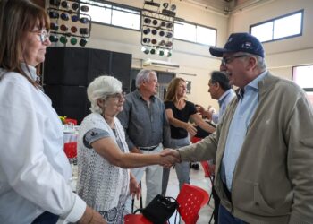 El Gobernador de Misiones, Hugo Passalacqua participó del almuerzo con pioneros por el aniversario de Montecarlo y reconoció a quienes abrieron camino en la provincia