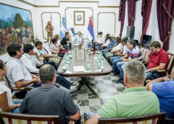 Reunión de tareferos, productores y cooperativas con Passalacqua y el obispo de Posadas