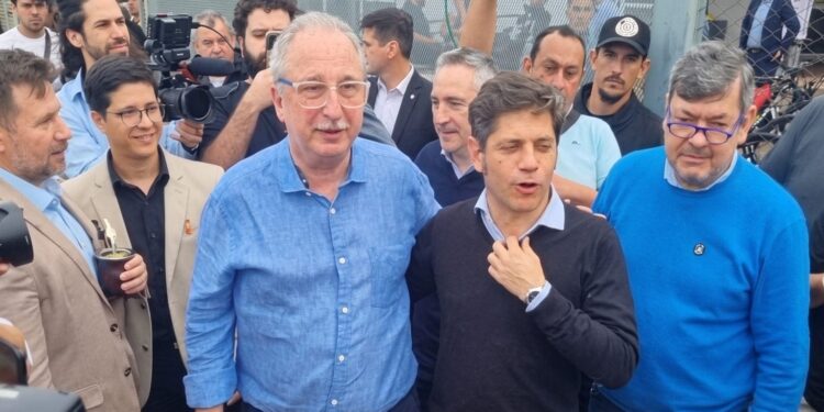 Axel Kicillof llegó a Misiones con una agenda política e institucional que incluye convenios y un encuentro con la militancia peronista