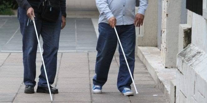 Estudiantes misioneros desarrollaron bastones inteligentes para personas con discapacidad visual
